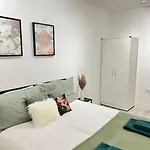 Beautiful One Bedroom Flat